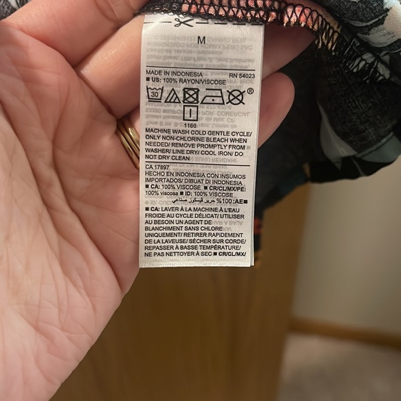 Old Navy maternity top - Picture 6 of 6